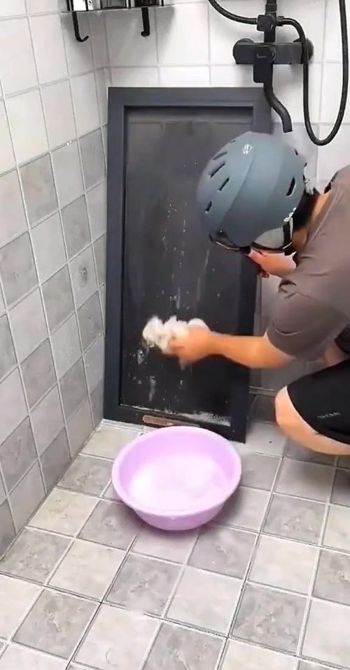 紗窗臟了不好清洗,每次都是費(fèi)時費(fèi)力,試試這個紗窗刷,一面擦兩面凈