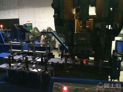 【艾柔美廠家直銷衛(wèi)生棉棒脫脂棉簽天然純棉方盒木棒棉簽化妝美甲清潔棉棒方形棉簽200支裝】深圳市南山區(qū)鴻美欣美容用品商行 - 產(chǎn)品庫