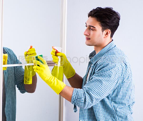 鏡中人生 酒店清潔工的堅守與反思